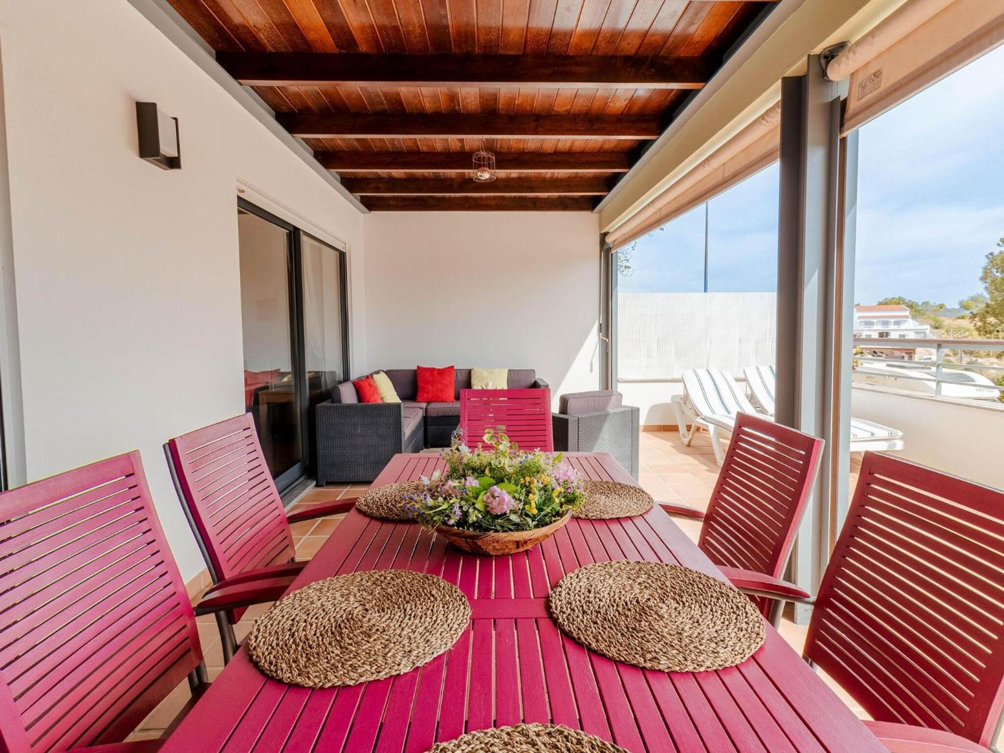 Modern With Pool In Apartment Lagos